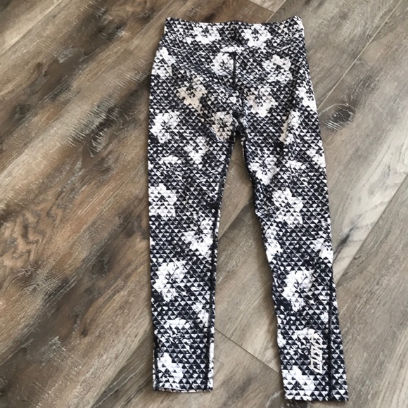 Lorna Jane Pants - Lorna Jane. Workout leggings worn twice.